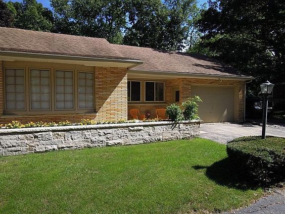 3rd image of 1630 S Woodside Dr