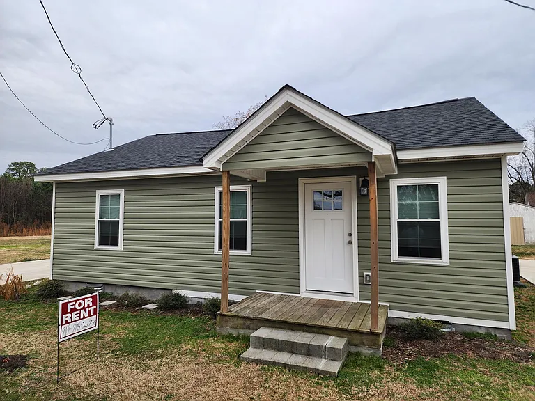 205 E Brown St — Photo 1