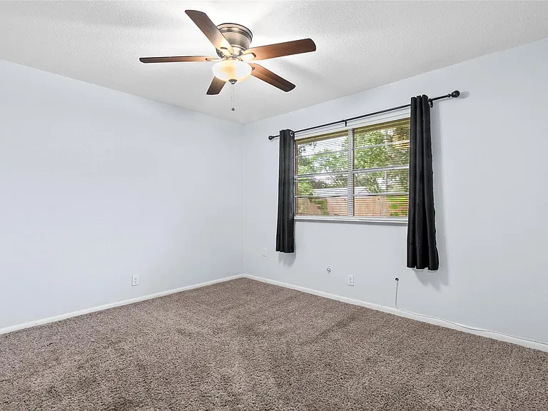 416 E Myrtle St — Photo 19