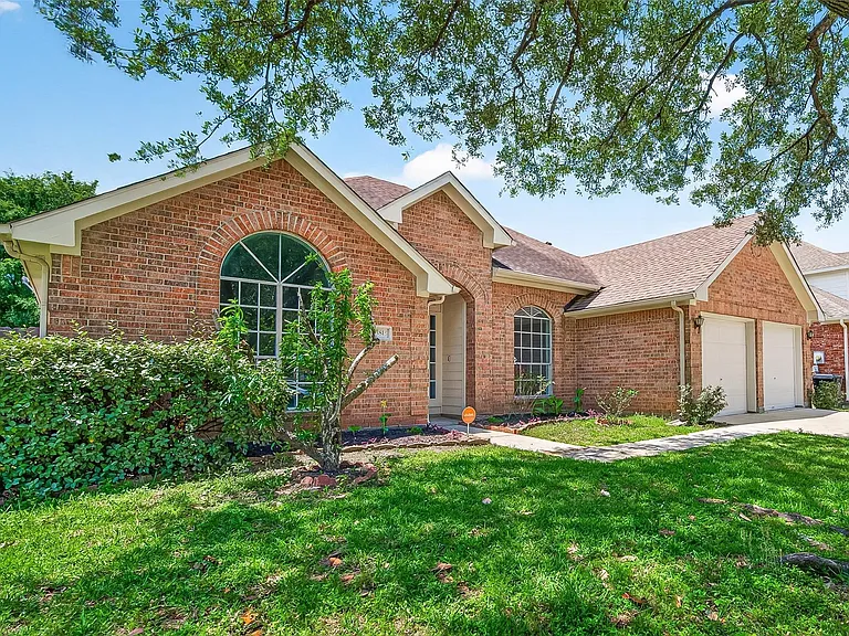 13815 Daehne Dr — Photo 1