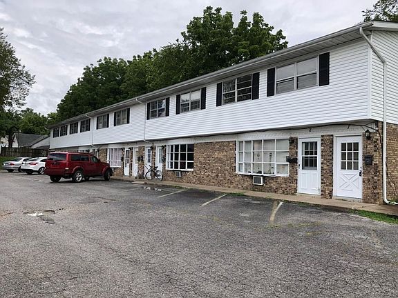2nd image of 152 E Vienna St #6