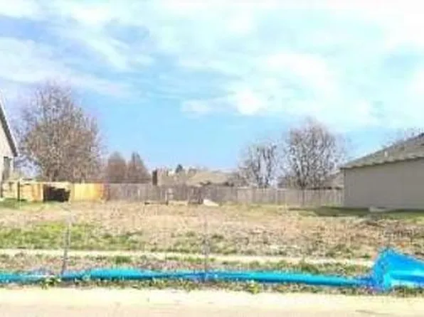 5012 Cedar Grove Way, Lawrence, KS 66049