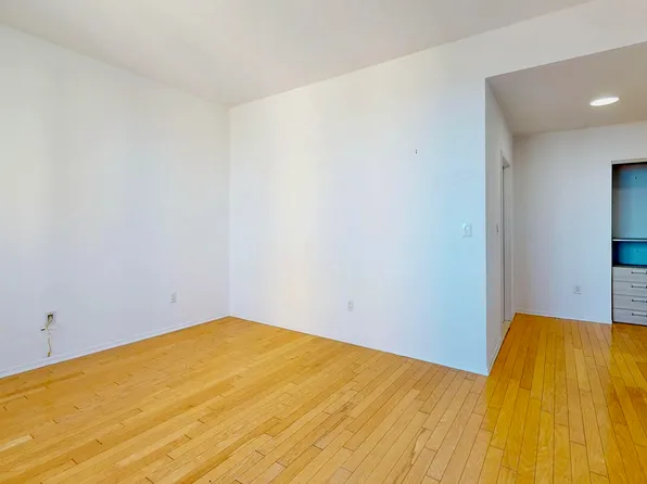 135 Oceana Drive East image 18 of 36