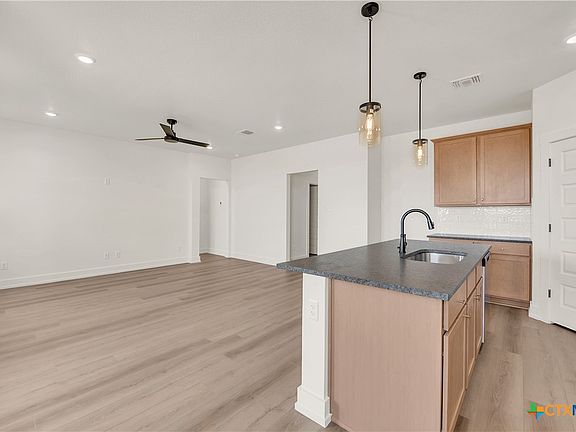 5th image of 1158 Lexington Dr
