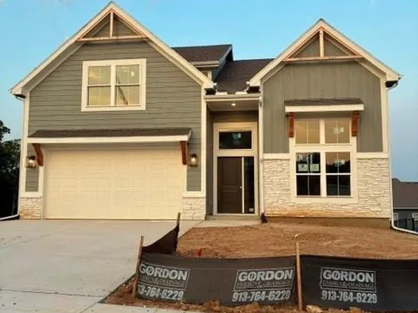 16268 Giorgia St, Parkville, MO 64152