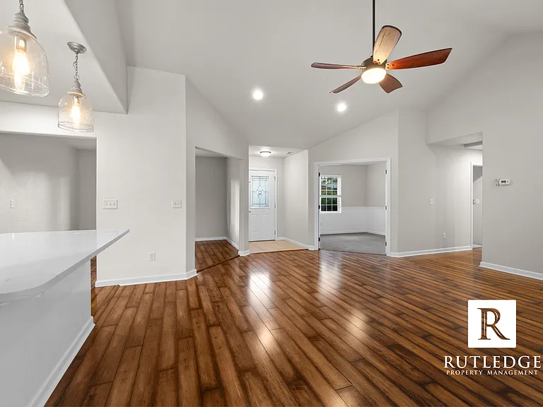 1013 Hope Dr — Photo 9