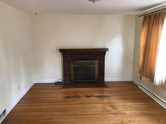 2nd image of 82 Sherbrooke Ave