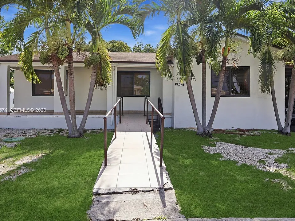 1330 SW 74th Ct