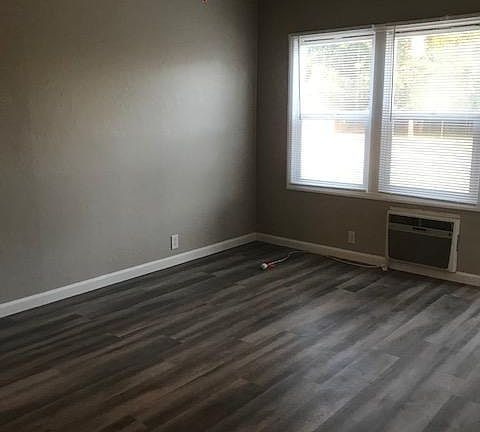 5th image of 736 Cedar St APT 2