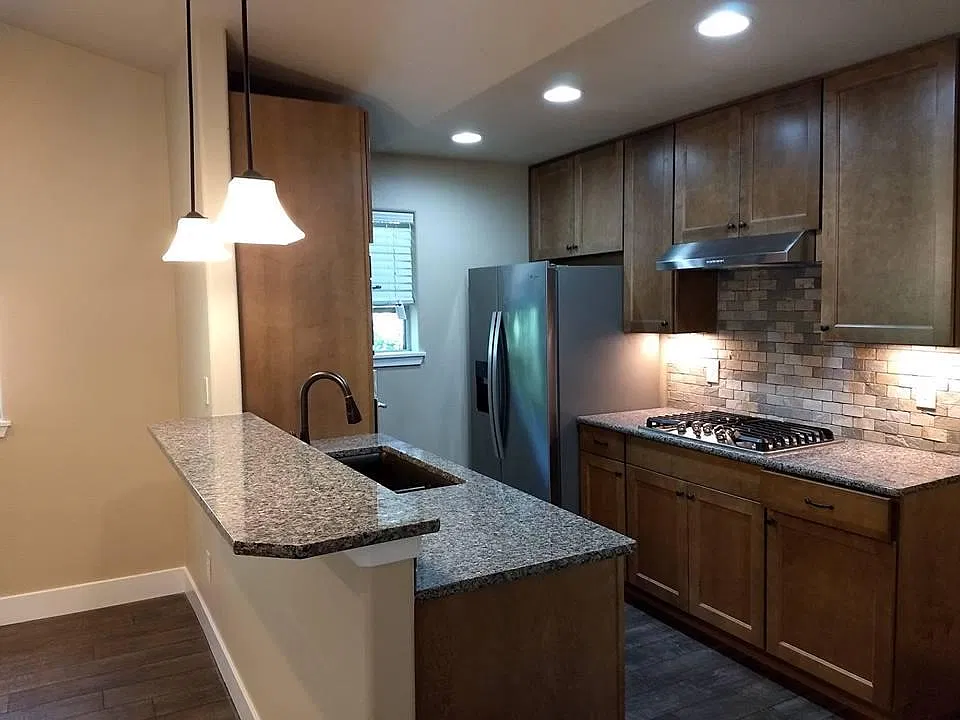 420 N Corona St — Photo 2