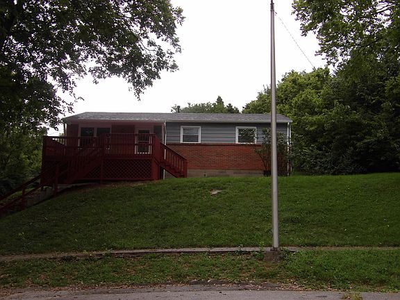 2nd image of 135 Hickory Dr