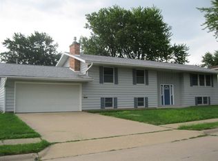 1131 N 13th St, Clinton, IA
