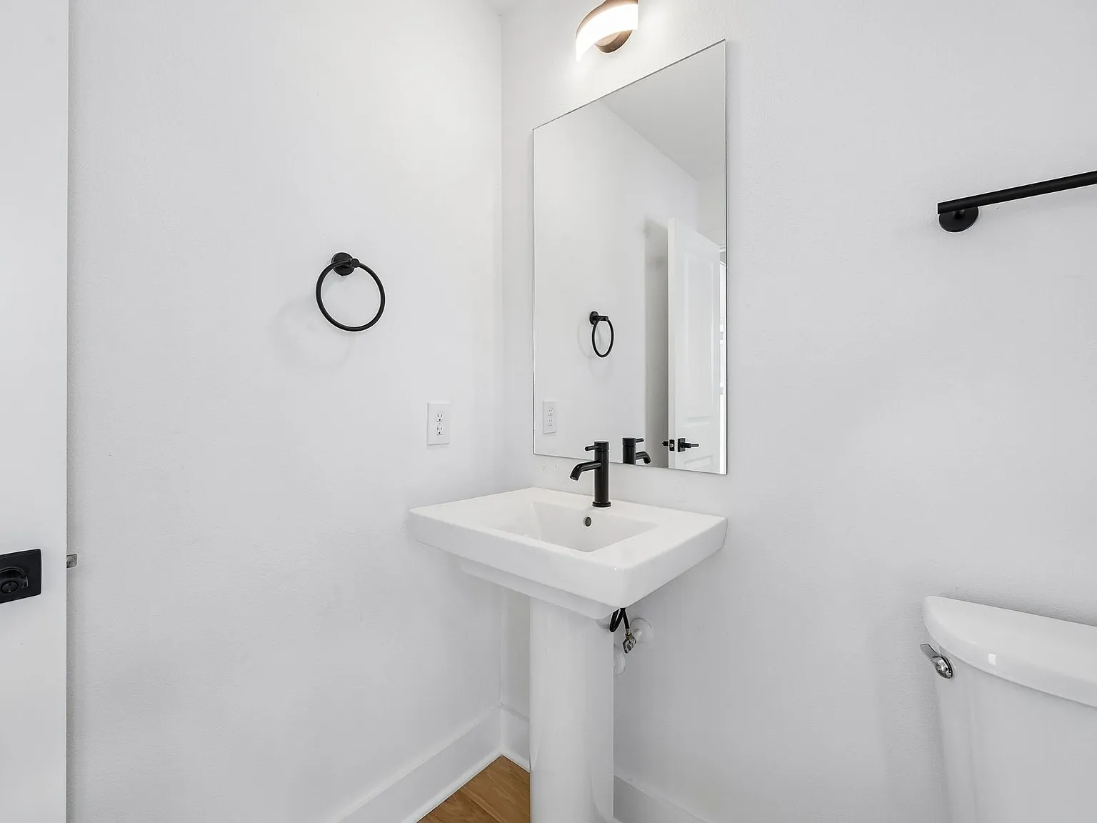 3 bed, 3.5 bath, 1932 sqft, $2,600 — Photo 4