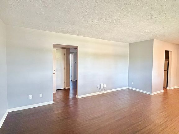 2nd image of 163 Lakeshore Dr #2