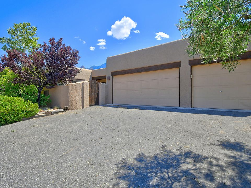 1st image of 2762 Cliffrose Dr NE