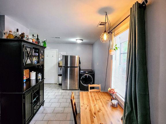 2nd image of 2847 Heber Ave