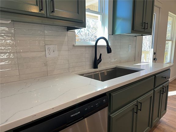 2nd image of 40 Islay Dr
