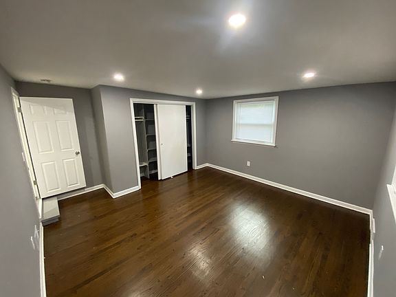 3rd image of 915 W 123rd St