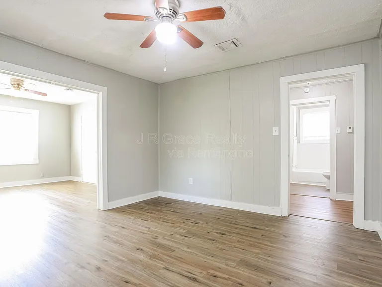 912 Clifton St — Photo 6
