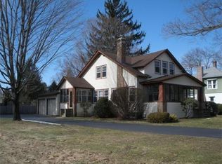 6 McKinley Ave, Easthampton, MA 01027