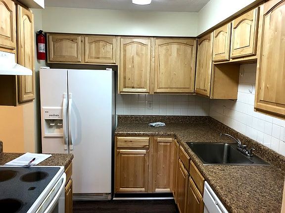 5th image of 920 Wildwood Square Ct