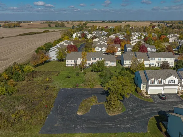 711 Woodbridge Ct, Dekalb, IL 60115