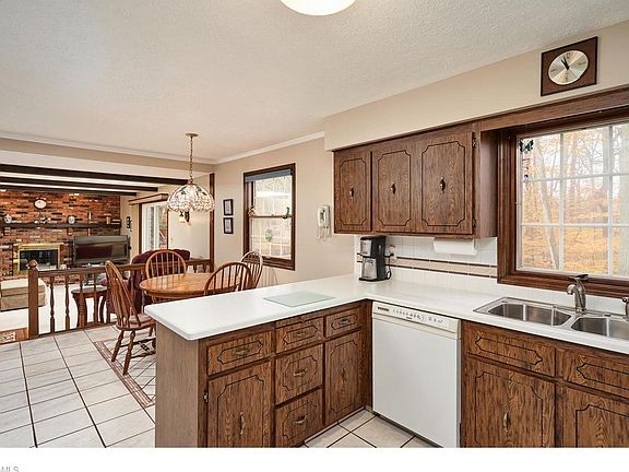 5th image of 37750 Fox Run Dr