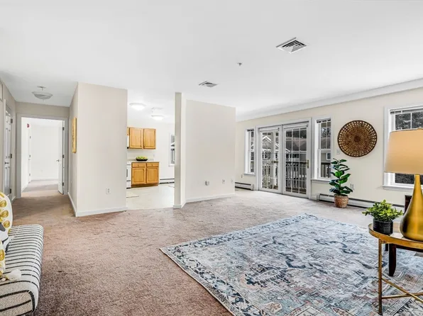34 Meeting House Ln APT 305, Stow, MA 01775