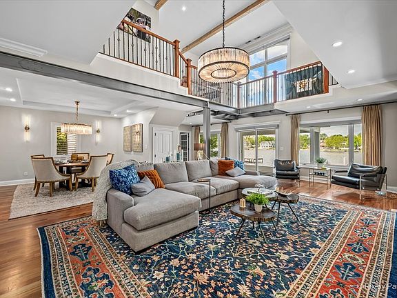 5th image of 2715 N Villa Ln