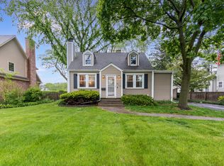 810 Glenshire Rd, Glenview, IL 60025