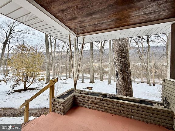 5th image of 624 Raystown Rd