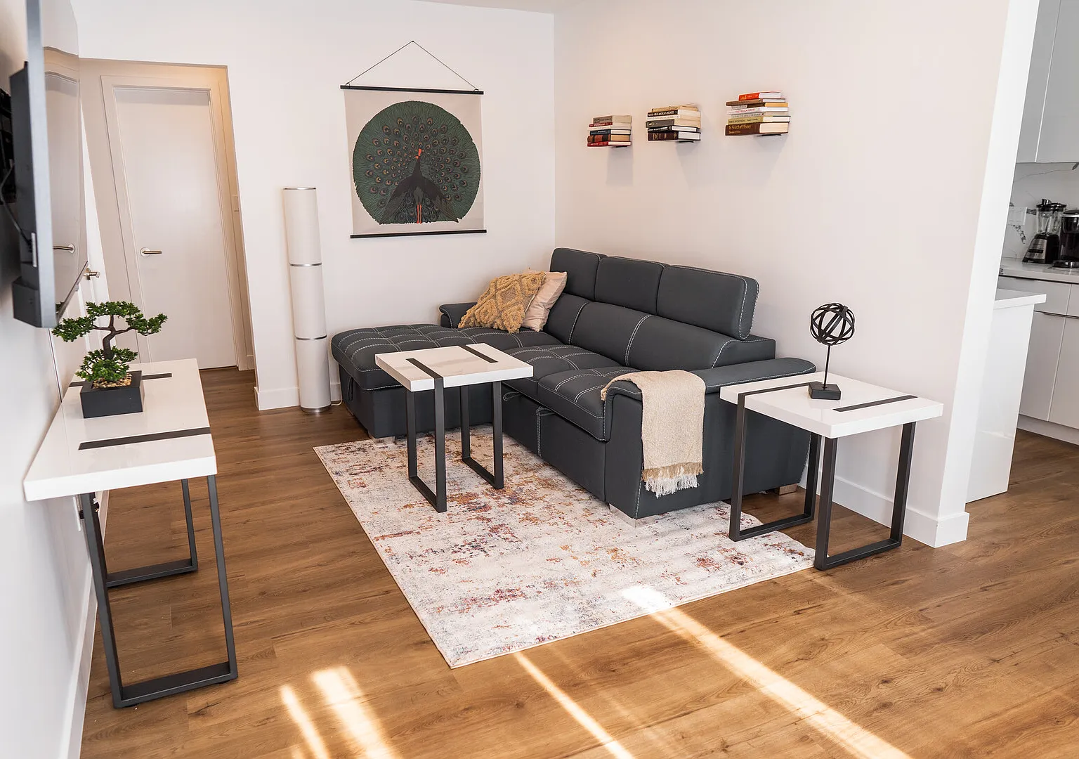 Brand-New Interior 2-Bedroom Apartment Completed Renovated In 2022 P59 — Photo 1