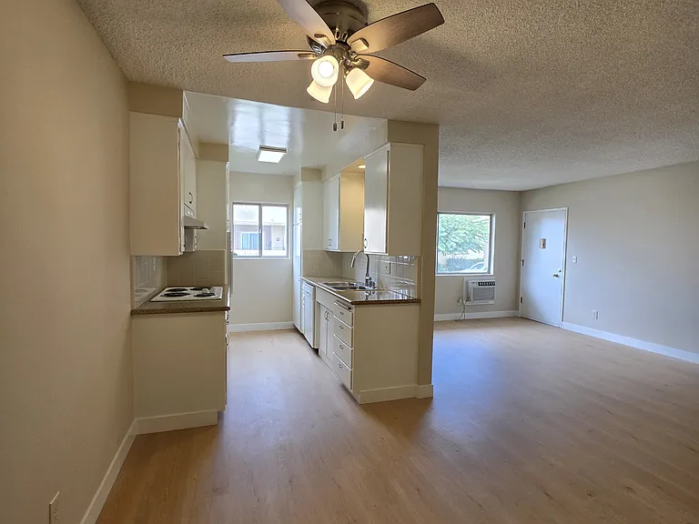 702 E Palm Ave #C — Photo 2