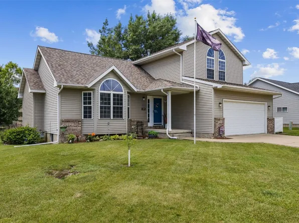 335 W 34th Ave, Marion, IA 52302