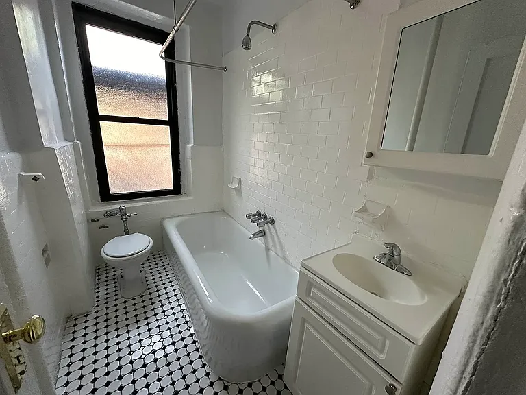 2090 Grand Concourse #B23 — Photo 4