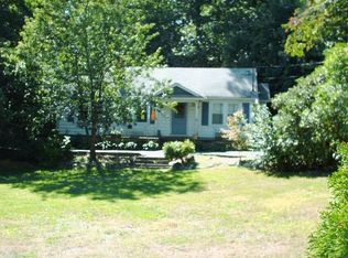 13 Barkers Ln, Huntington Station, NY 11746