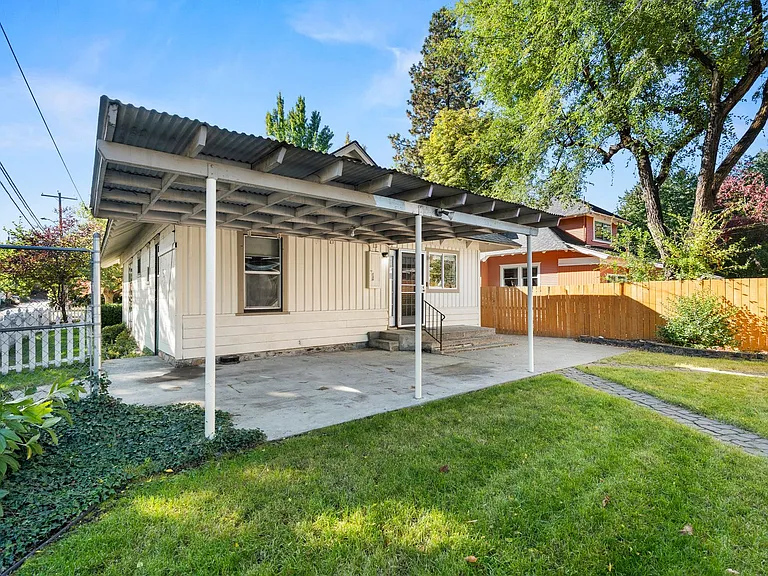 206 W Waverly Pl — Photo 48