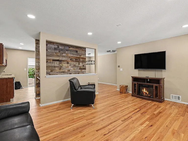 2854 S Yates St — Photo 5