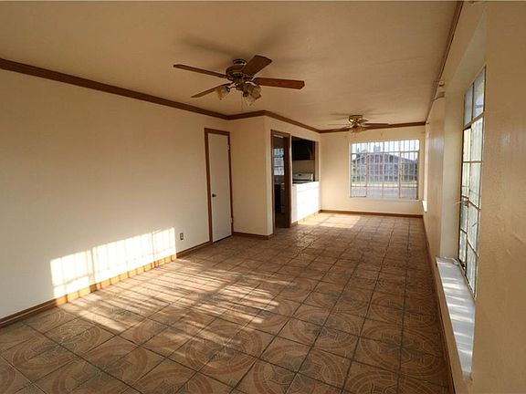 3rd image of 800 Argentina St
