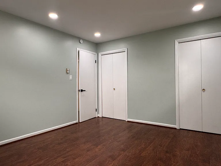 443 Bath Ave — Photo 22