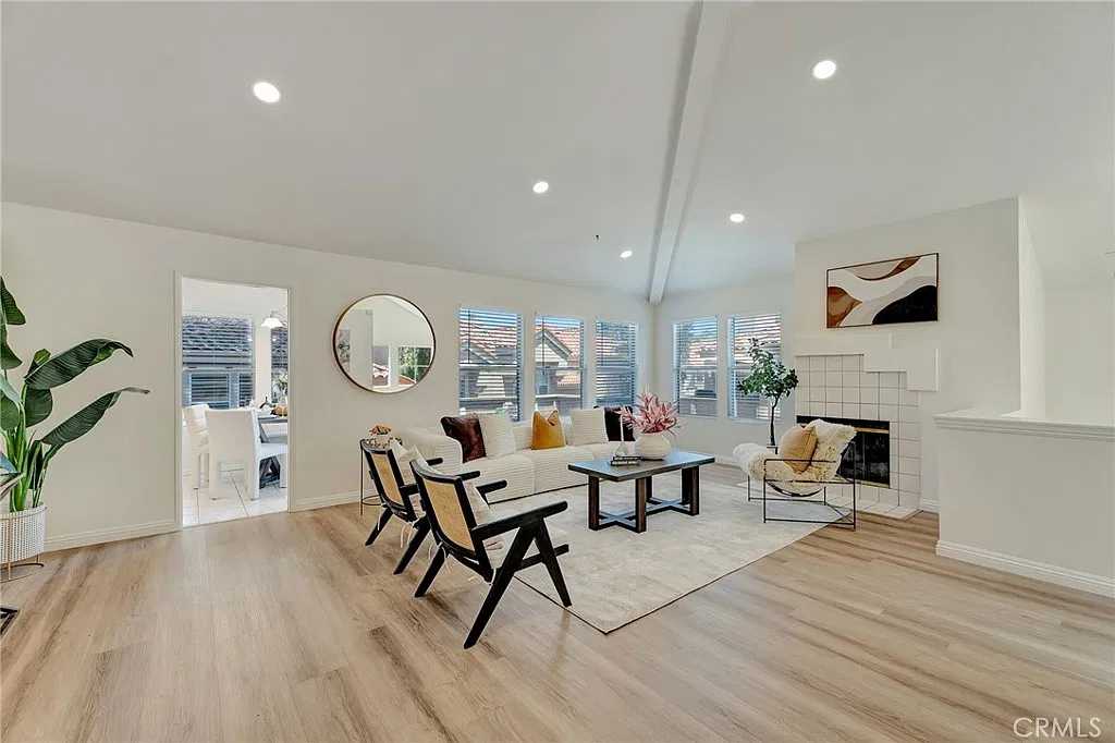 3 bed, 1679 sqft, $4,200 — Photo 3