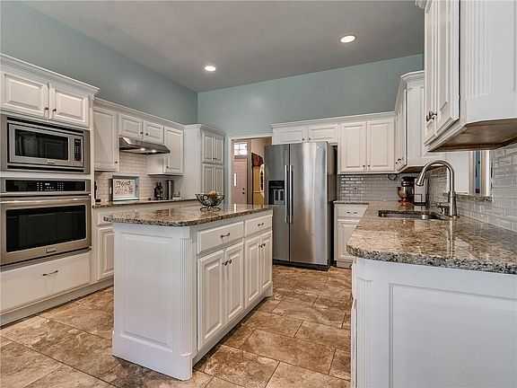 3rd image of 2417 Brenton Dr