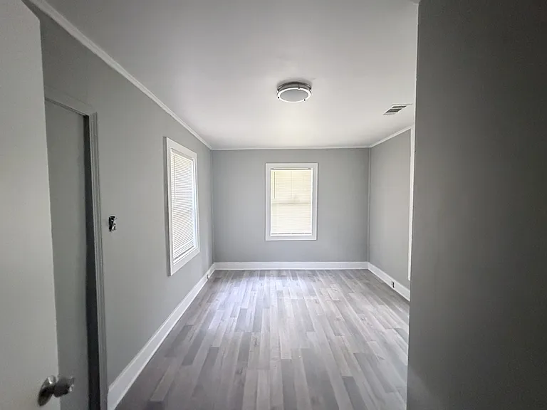 1585 Humber St — Photo 17
