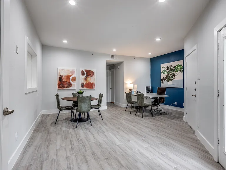Felix Apartments — Photo 24