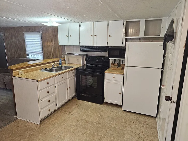 2390 Skyview Ln — Photo 6