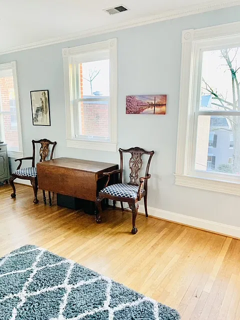 2 bed, 700 sqft, $3,500 — Photo 2