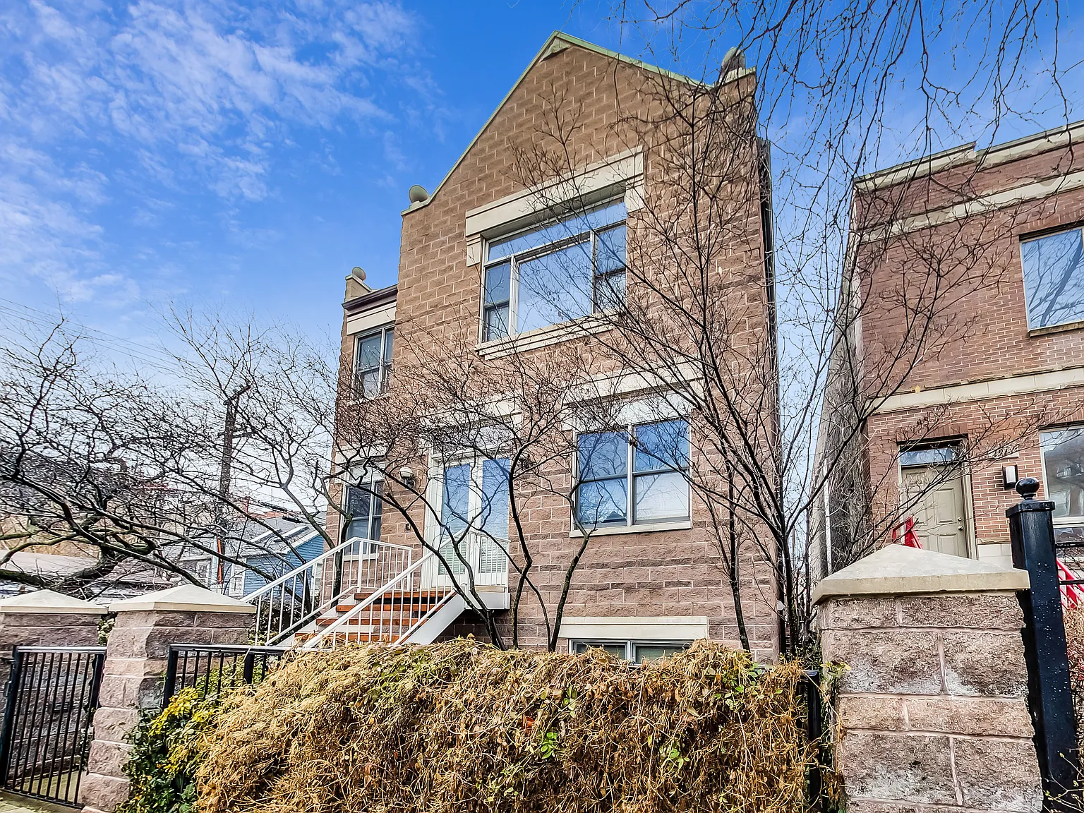 1916 N Wolcott Ave — Photo 2