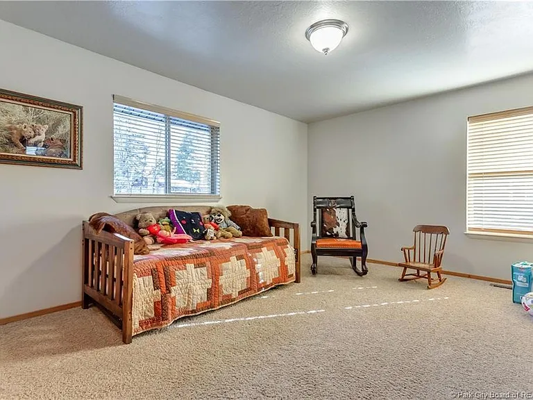 430 Parkview Dr — Photo 8