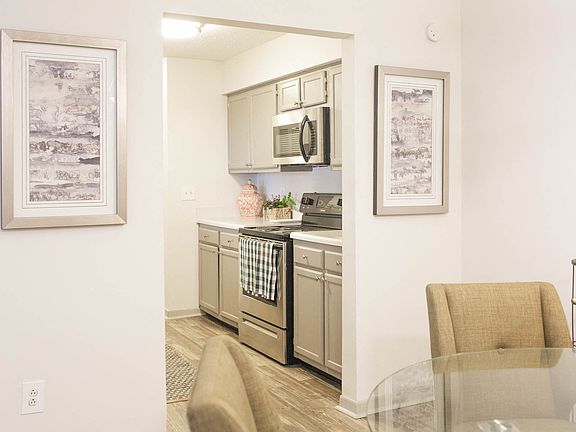 5th image of 300 Hickory Hollow Pl #218