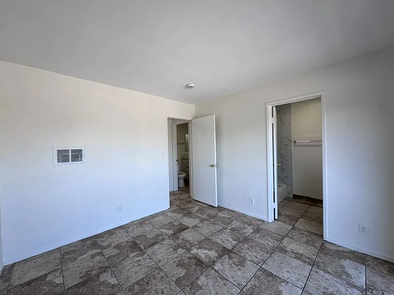 1511 Freeman Ave — Photo 9